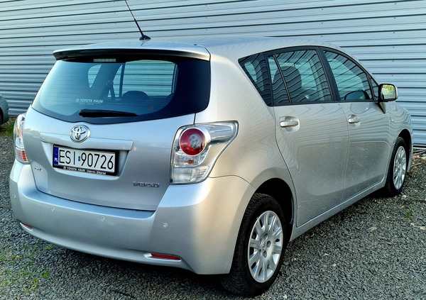 Toyota Verso cena 24900 przebieg: 190000, rok produkcji 2011 z Sieradz małe 172